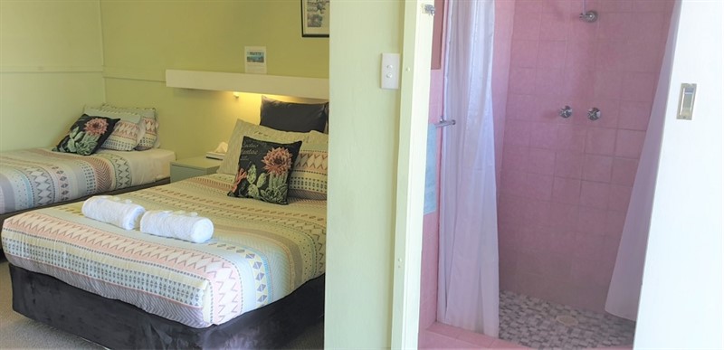 Double Bed - Ocean Glimpse - No Stairs Accommodation at Ocean View Motel - Mollymook NSW