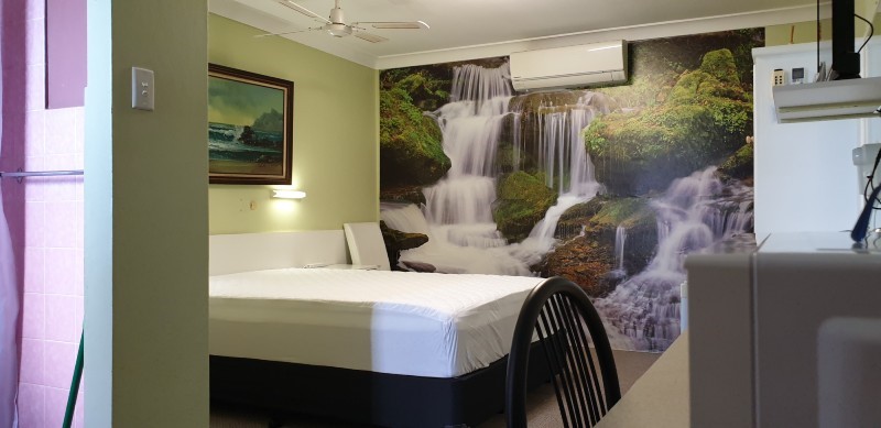 Ocean Glimpse WaterFall Queen Bed NO Stairs Accommodation at Ocean View Motel - Mollymook NSW